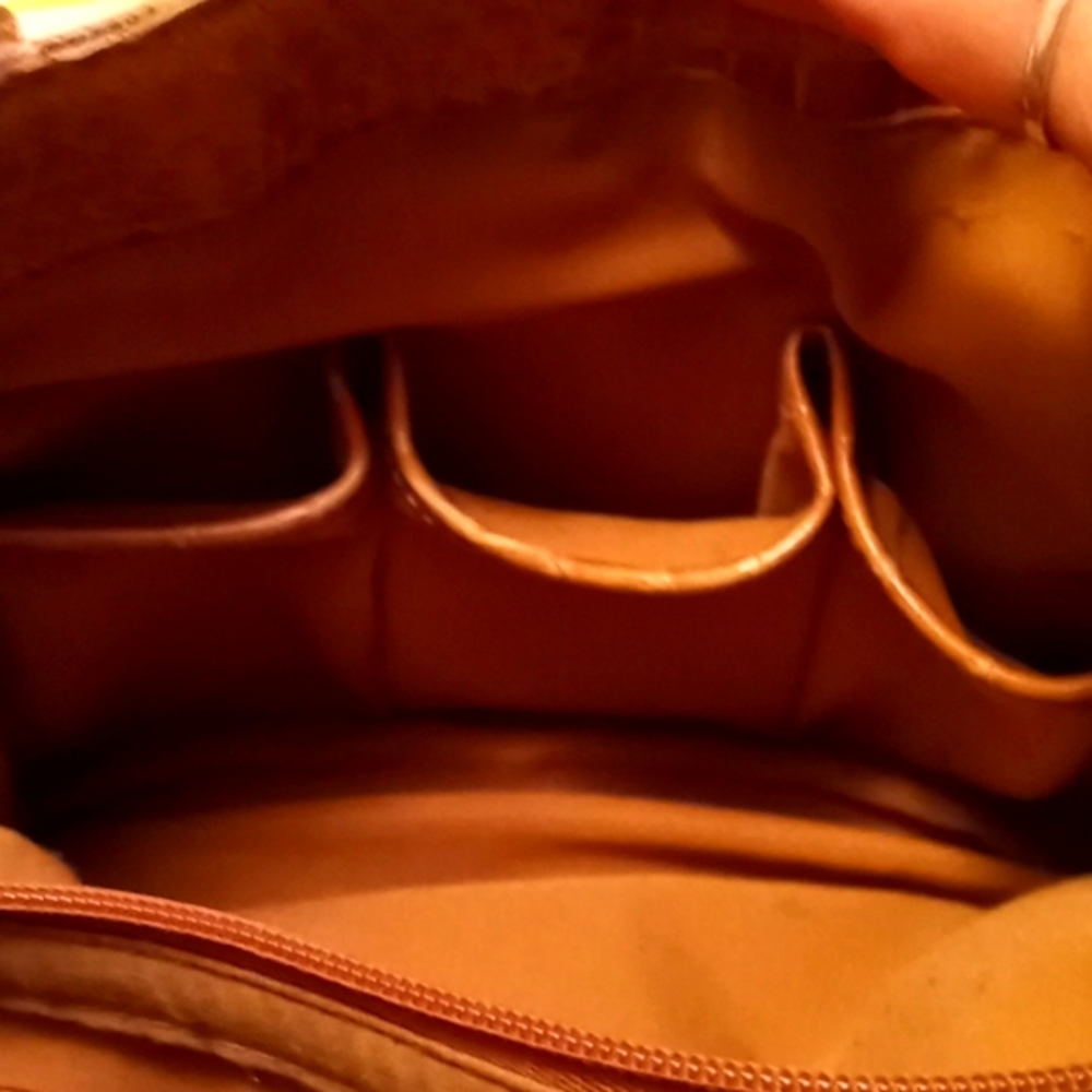 Liz Claiborne, Big & Roomy,Butterfly Purse with Butterscotch Reptilian-Like Trim - Picture 9 of 15